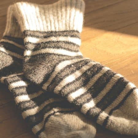 Wear warm socks to care for your feet in winter